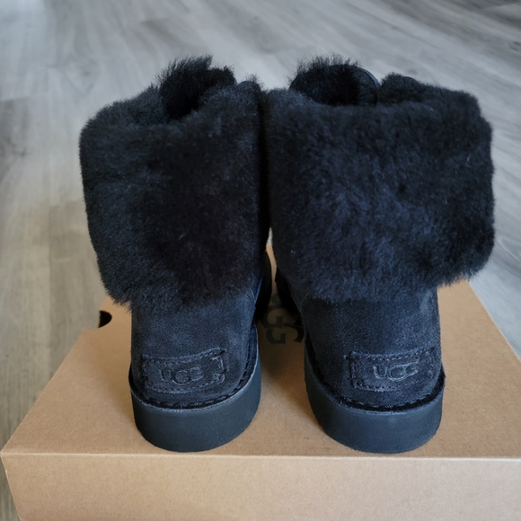 UGG Weylyn Suede Boot - Picture 4 of 7